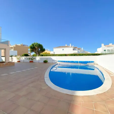 Διαμέρισμα Cozy Retreat For Couples In #1937